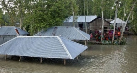 দুর্যোগকবলিত মানুষদের পাশে লেখক-শিল্পী সমাজ