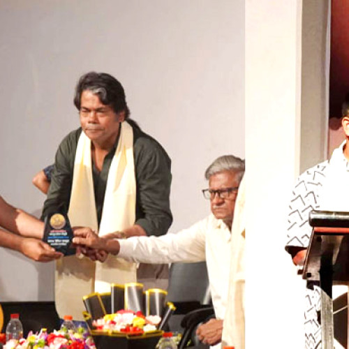 দ্রোহী কথাসাহিত্যিক আব্দুর রউফ চৌধুরী সম্মাননায় ভূষিত সালাহ উদ্দিন মাহমুদ